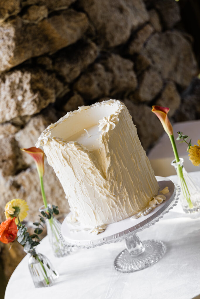 cake with vintage-inspired design for an event